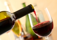 Оказывается, что красное вино может защищать наши зубы.